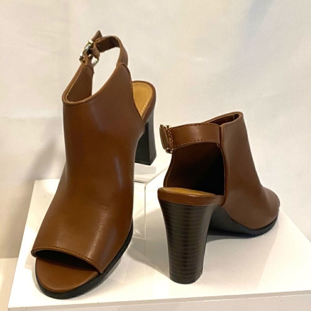 NWT BASS Heels    - Picture 3 of 5